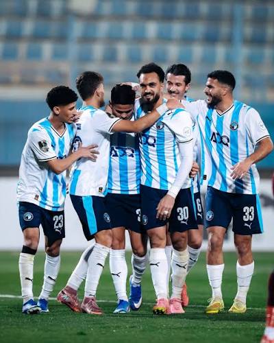 أعلن الجنوب أفريقي رولاني موكوينا المدير الفني لفريق نادي بيراميدز قائمة معسكر الفريق استعدادا لخوض مباراة المصري في الدوري الممتاز.