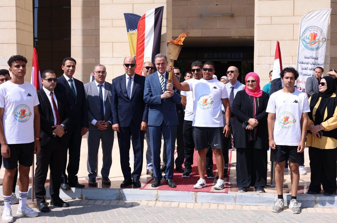 شعلة «أسبوع شباب الجامعات والمعاهد العليا الرابع عشر» تصل إلى مقر الوزارة بالعاصمة الجديدة