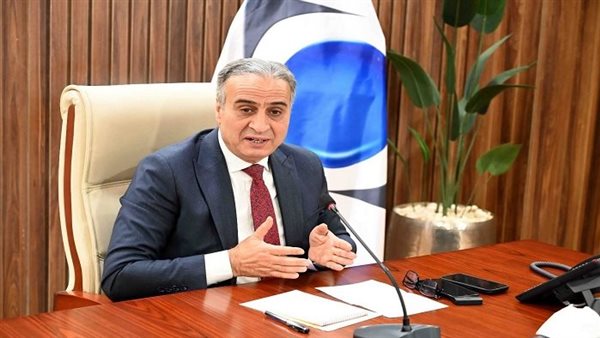 حماية المستهلك يداهم مخزنًا غير مرخص ويضبط 45 ألف لتر زيوت سيارات معاد تدويرها