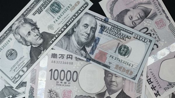 الدولار يسجل أعلى مستوى في أسبوعين مع ارتفاع أسعار النفط .. إيه الحكاية؟