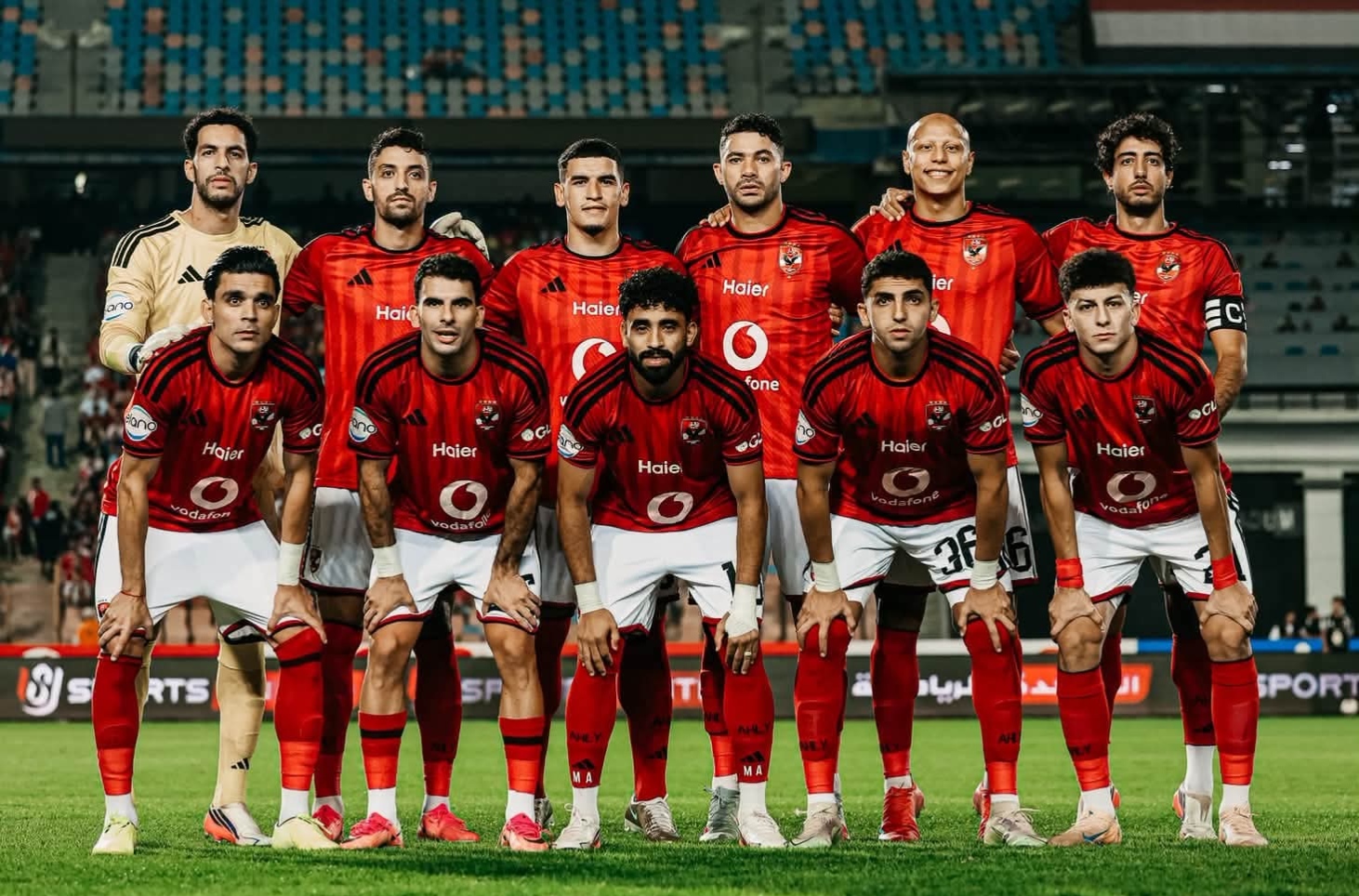 وضع المغربي الحسين عموته المدير الفني للفريق الأول لكرة القدم بالنادي الأهلي الرتوش الأخيرة على تشكيل فريقه الأساسي لخوض مواجهة أبو قير للأسمدة مساء اليوم.