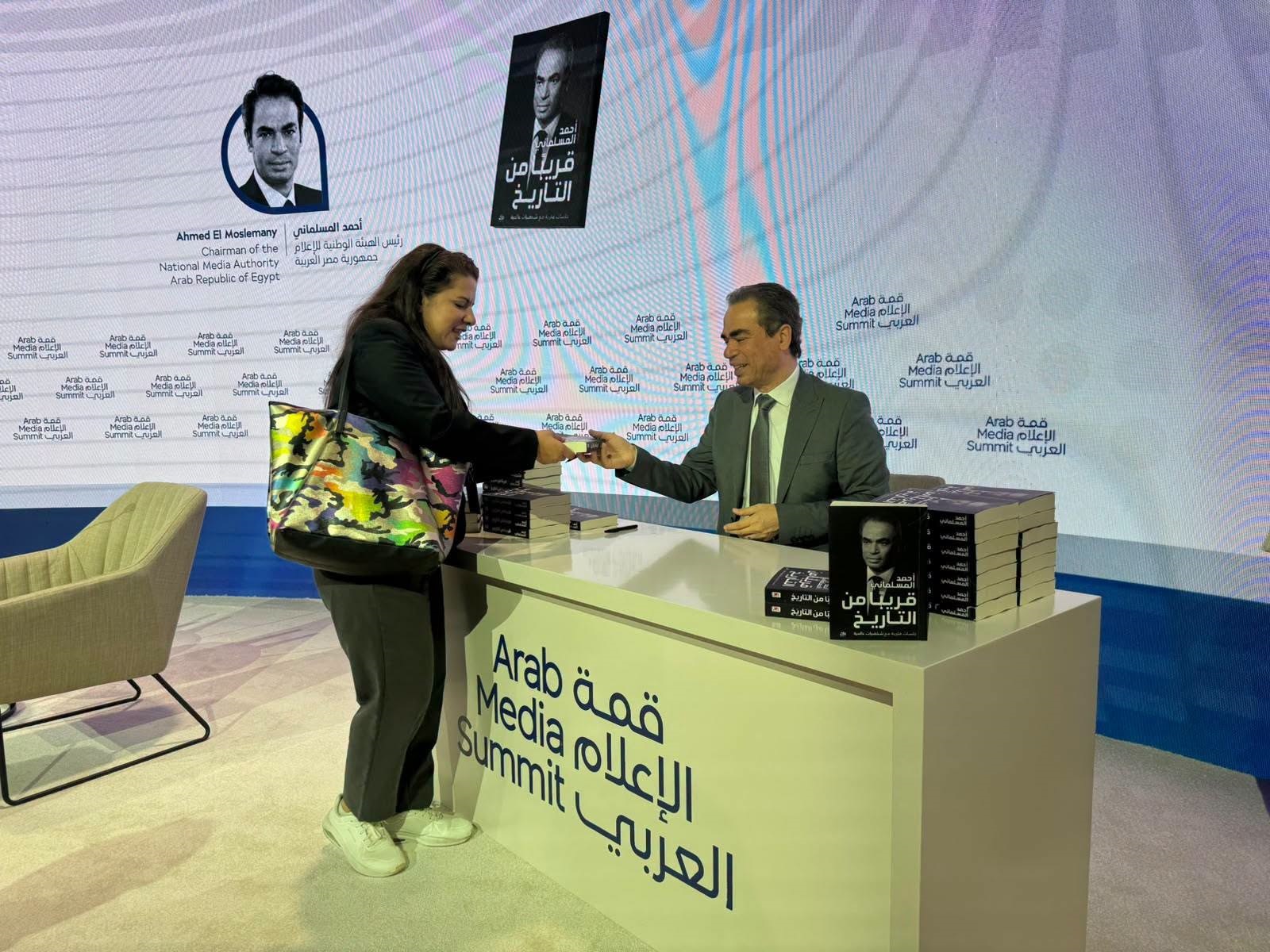 حضور كبير في حفل توقيع كتاب المسلماني "قريبًا من التاريخ"  في دبي