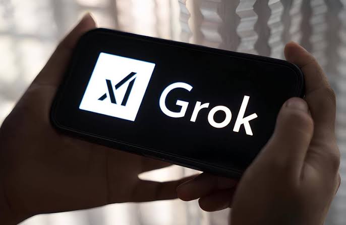 بدأت شركة xAI طرح وضع الصوت في روبوت Grok ليتيح للمستخدمين إجراء محادثات صوتية مباشرة مع المساعد الذكي