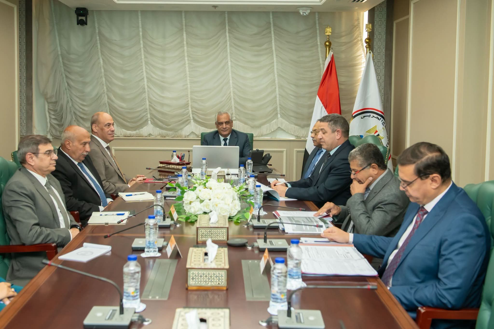 وزير الإنتاج الحربي يتابع خطة تطوير القطاعات الإنتاجية والأداء المالى بشركة حلوان للأجهزة المعدنية