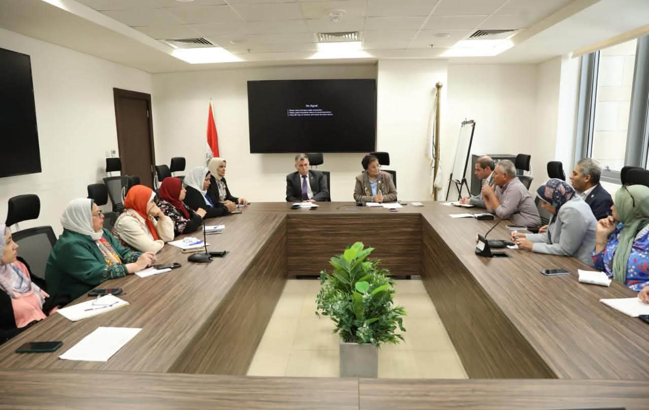 نائب وزير الصحة تبحث مع الهيئة العامة للاستعلامات آليات التعاون لدعم صحة الأسرة ومواجهة القضية السكانية