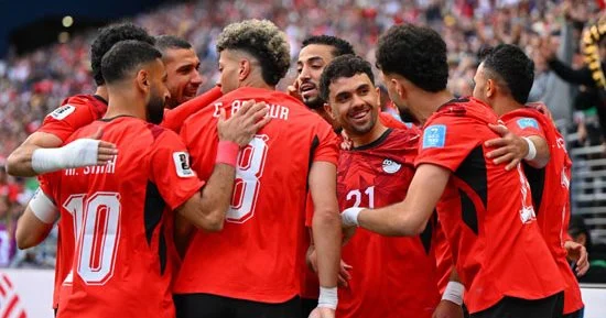 مصر تواجه أنجولا الليلة باللون الأحمر
