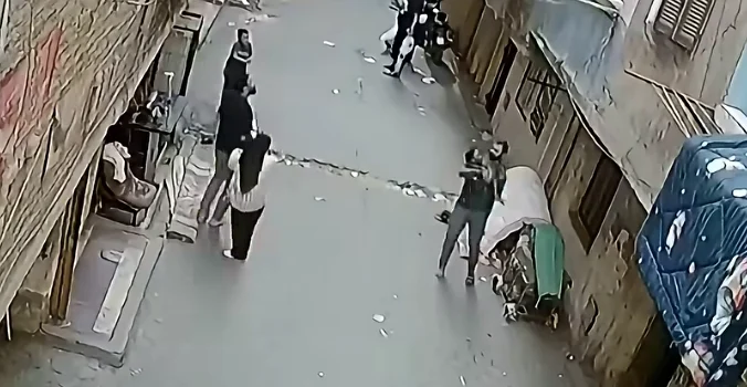 إنقاذ طفل من السقوط في أرض اللواء