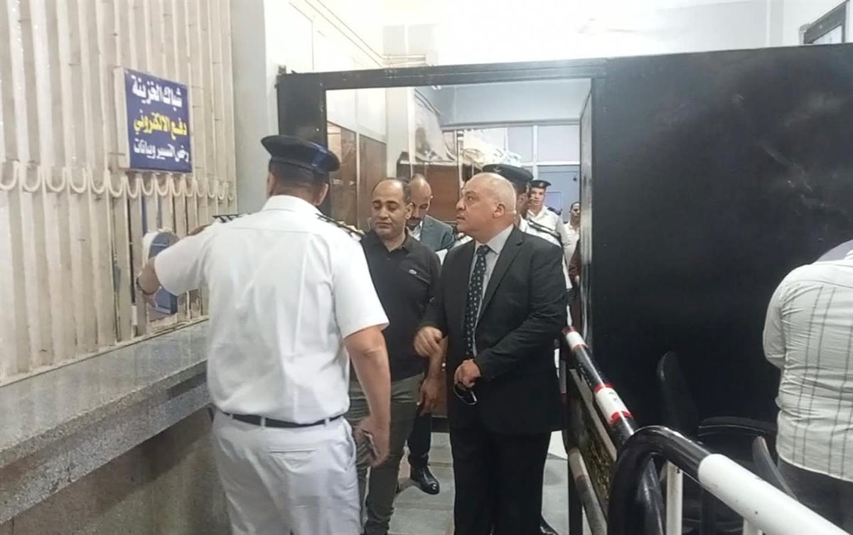 مدير أمن بني سويف يتفقد إدارة المرور ويتابع تشغيل منظومة الشباك الواحد