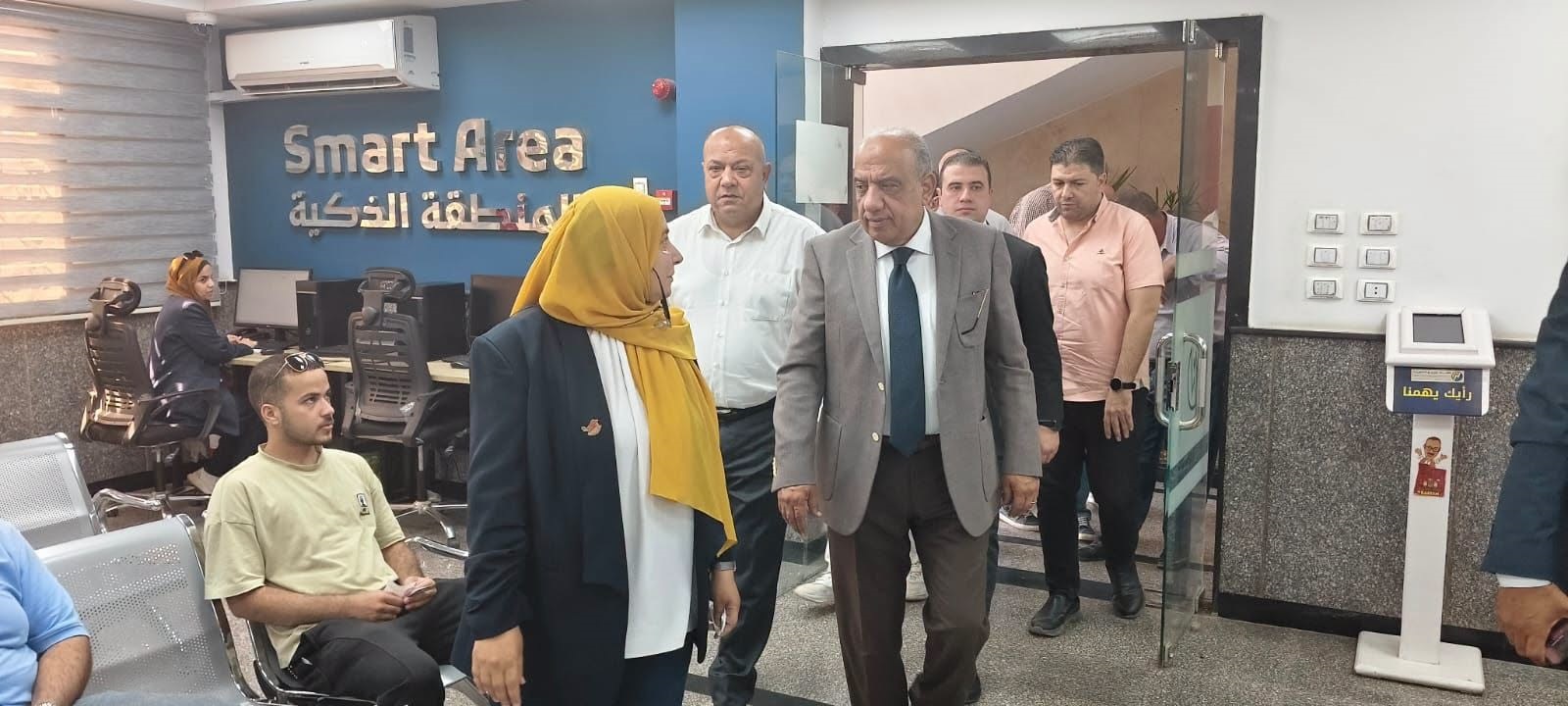 وزير الكهرباء يتفقد إدارة شبكات كهرباء مدينة الشروق، ويتابع خطة التشغيل