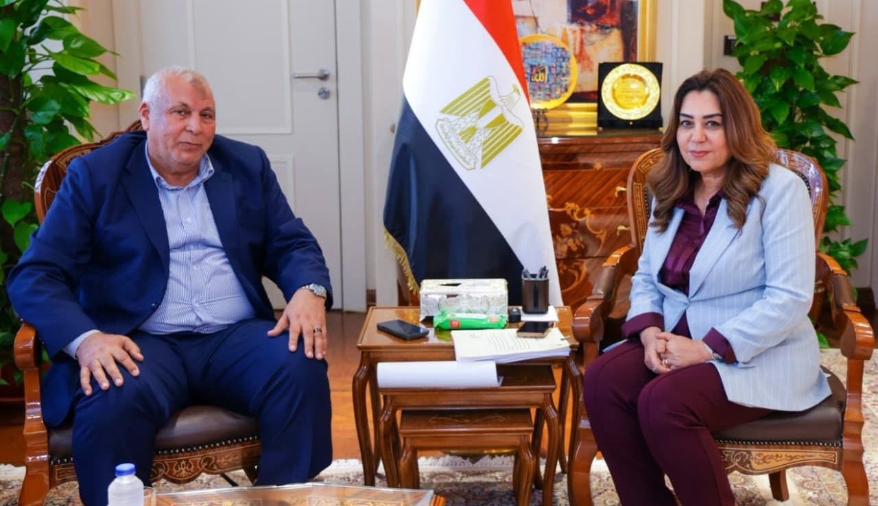 منال عوض تابعت مع الزملوط الملفات التنموية والخدمية لمحافظة مطروح