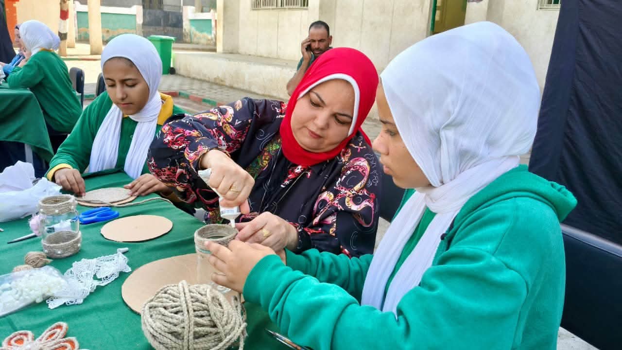 قصور الثقافة تواصل الورش الفنية والحرفية بمدارس الفيوم