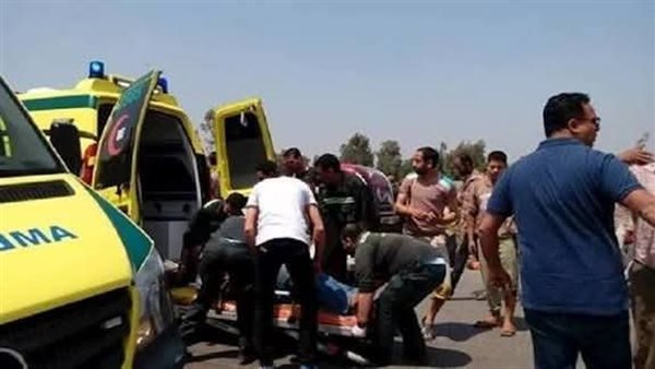 لقي سائق مصرعه واصيب آخر في الحادث الذي وقع على الطريق الصحراوى الغربى أمام مركز ومدينة إسنا جنوب الأقصر فى تصادم بين سيارتين نقل ثقيل نتيجة السرعة الزائدة على الطريق.