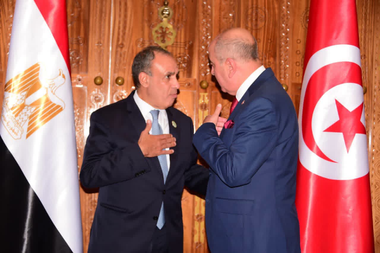 وزير الخارجية يلتقي وزير خارجية تونس
