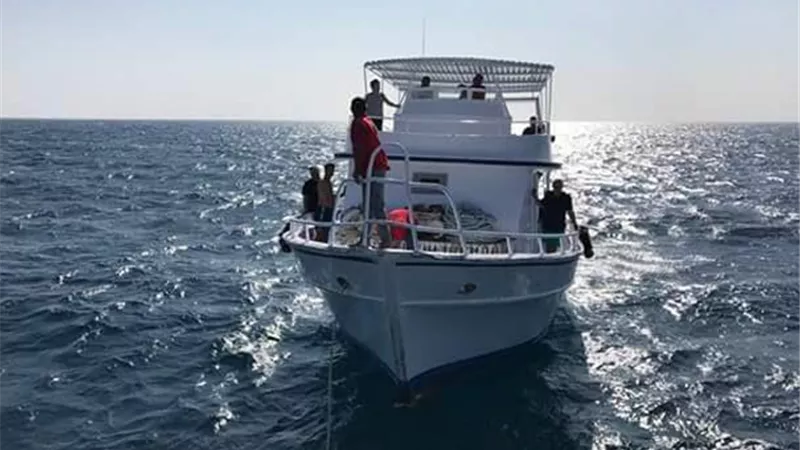 بعد دخول المياه السعودية بالخطأ.. الخارجية المصرية تتحرك لإعادة طاقم مركب صيد "محمد أبو العزائم"
