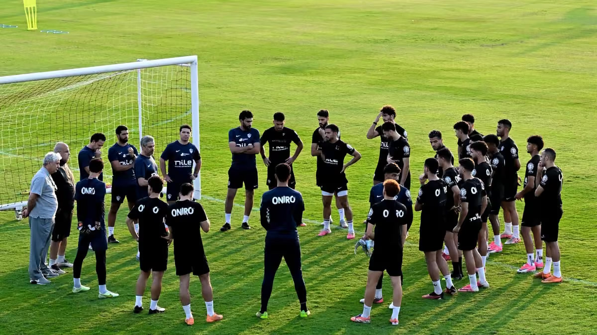 لاعبو الزمالك خلال مران الفريق