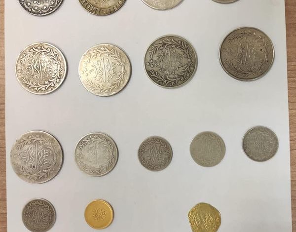 الآثار تحبط محاولة تهريب 34 عملة أثرية