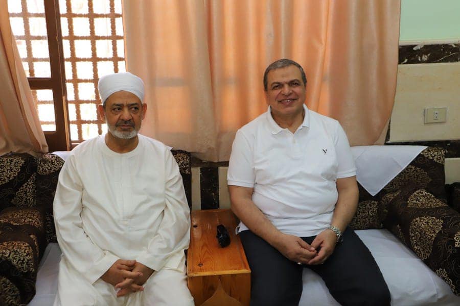 شيخ الأزهر يستقبل وزير القوى العاملة في ساحة الطيب بالأقصر