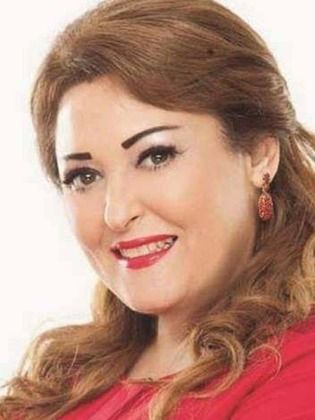 العناية الإلهية تنقذ الفنانة "نهال عنبر" من الموت المحقق أثناء عرض مسرحية زقاق المدق