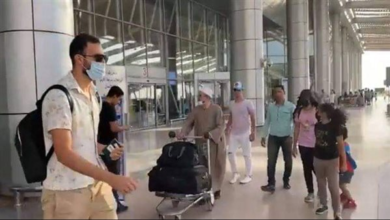 حمدي النقاز يصل إلى مطار القاهرة
