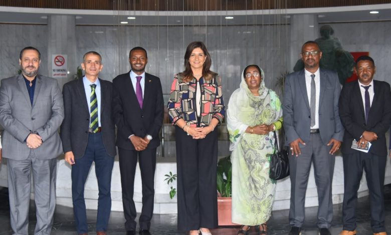نبيلة مكرم تستقبل وفد المفوضية القومية لحقوق الإنسان بالسودان..صور