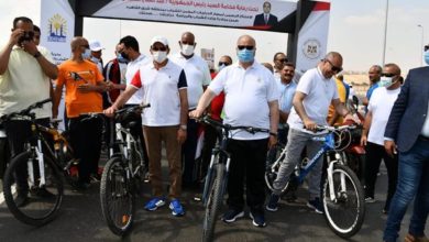 بلبس رياضي.. وزير الشباب ومحافظ القاهرة يشاركان "ماراثون الدراجات" في افتتاح أول مسار مؤمن