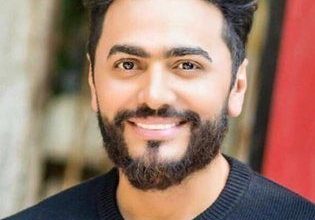جبر الخواطر..تامر حسني يحقق حلم فتاة "كفيفة" بطريقته الخاصة..فيديو