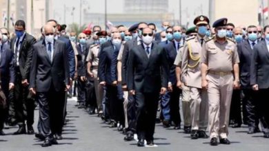 السيسي يتقدم الجنازة العسكري للمشير طنطاوي