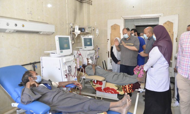 محافظ أسيوط في الزيارة الأخيرة لـ مستشفى أبنوب المركزي قبل إخلائها.. لهذا السبب
