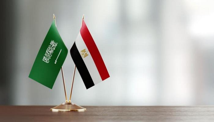 توقعات بـ عودة الحياة بعد قرار الطيران السعودي بفتح رحلات قدوم المعلمين دون قيود التطعيم