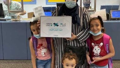 مترو الأنفاق يشارك المصريين فرحة "المولد النبوي" بتوزيع الحلويات في خطوط المترو