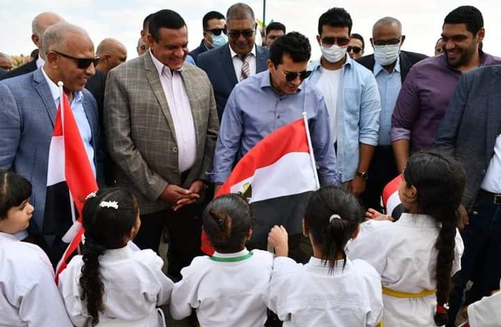 وزير الشباب ومحافظ البحيرة يفتتحان ميدان رماية وملعب بنادي صيد وادي النطرون