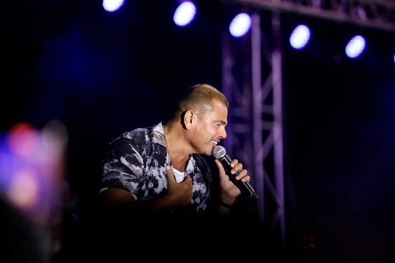 عمرو دياب يشعل "حريق جديد" في مهرجان الجونة (التفاصيل بالصور)