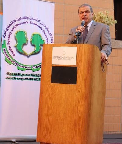 وزير القوى العاملة في حفل تخرج متدربين الخدمات الفندقية.. 50% من الخريجين إناثاً