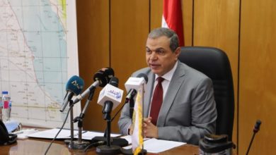 سعفان يوقع عقود تعيين 1122 شاباً بـ الدقهلية
