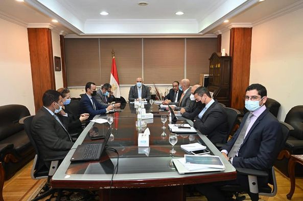 وزير الإسكان يستعرض مقترح برنامج إدارة وتشغيل منطقة الأعمال المركزية بالعاصمة الإدارية الجديدة