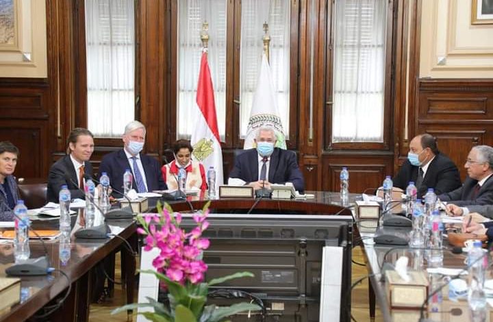 القصير يعقد اجتماع هام مع "السفير الهولندي" بشأن التعاون الزراعي