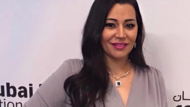 خيري بشارة يقدم مشوار العندليب فى مسرحية "حبيبتى من تكون"