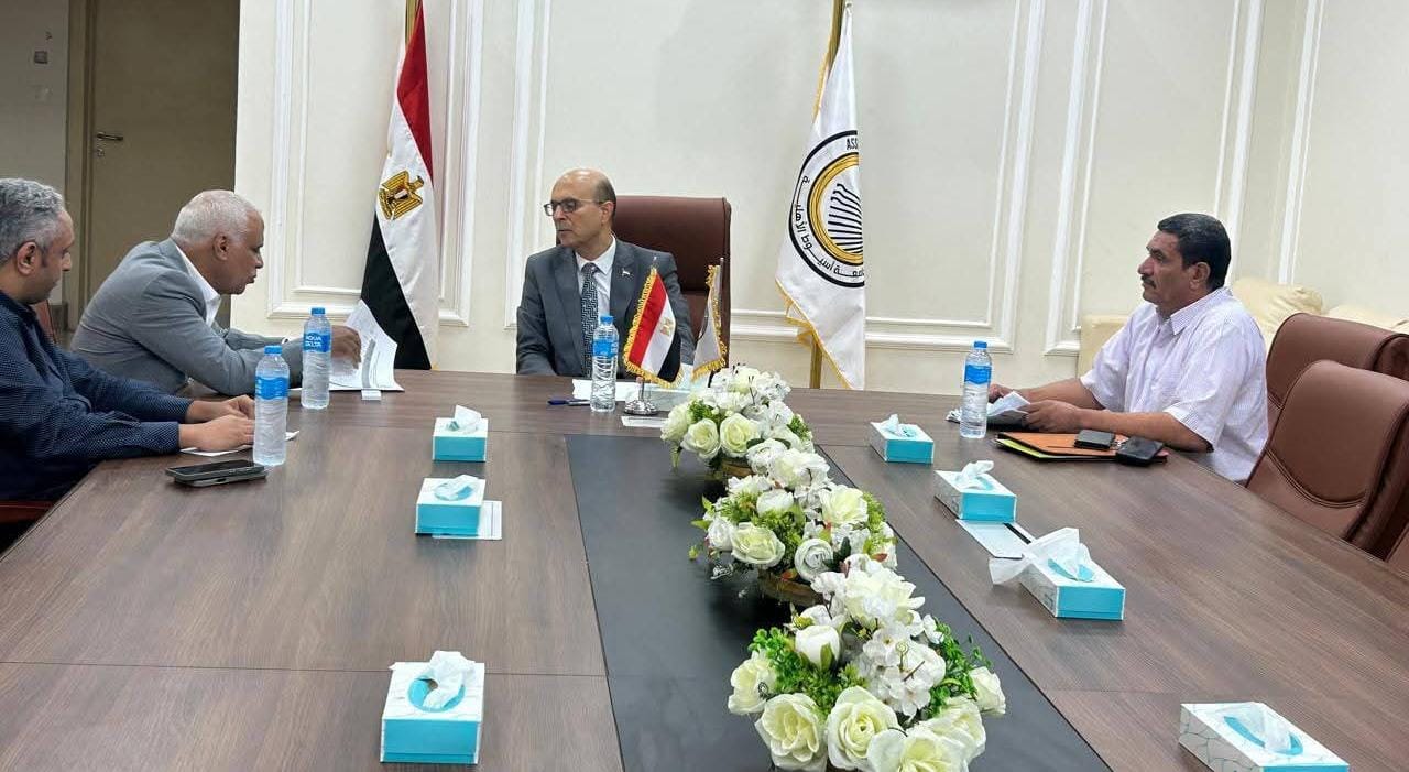 "المنشاوي" يتابع سير العمل بجامعة أسيوط الأهلية وإجراءات تسجيل الطلاب الجدد