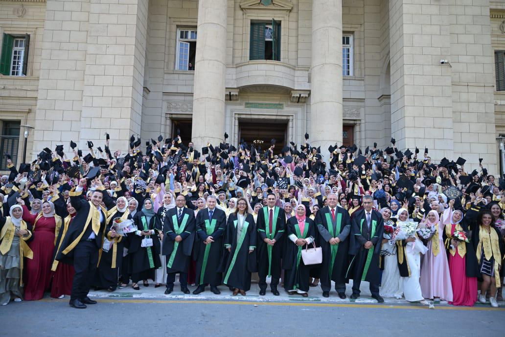 طب بيطري القاهرة تحتفل بتخريج دفعة 2025 بقاعة الاحتفالات الكبرى بالجامعة