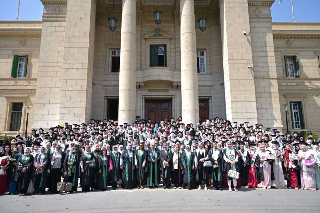 كلية التربية للطفولة المبكرة تحتفل بتخريج دفعة 2025 بقاعة الاحتفالات الكبرى بالجامعة.