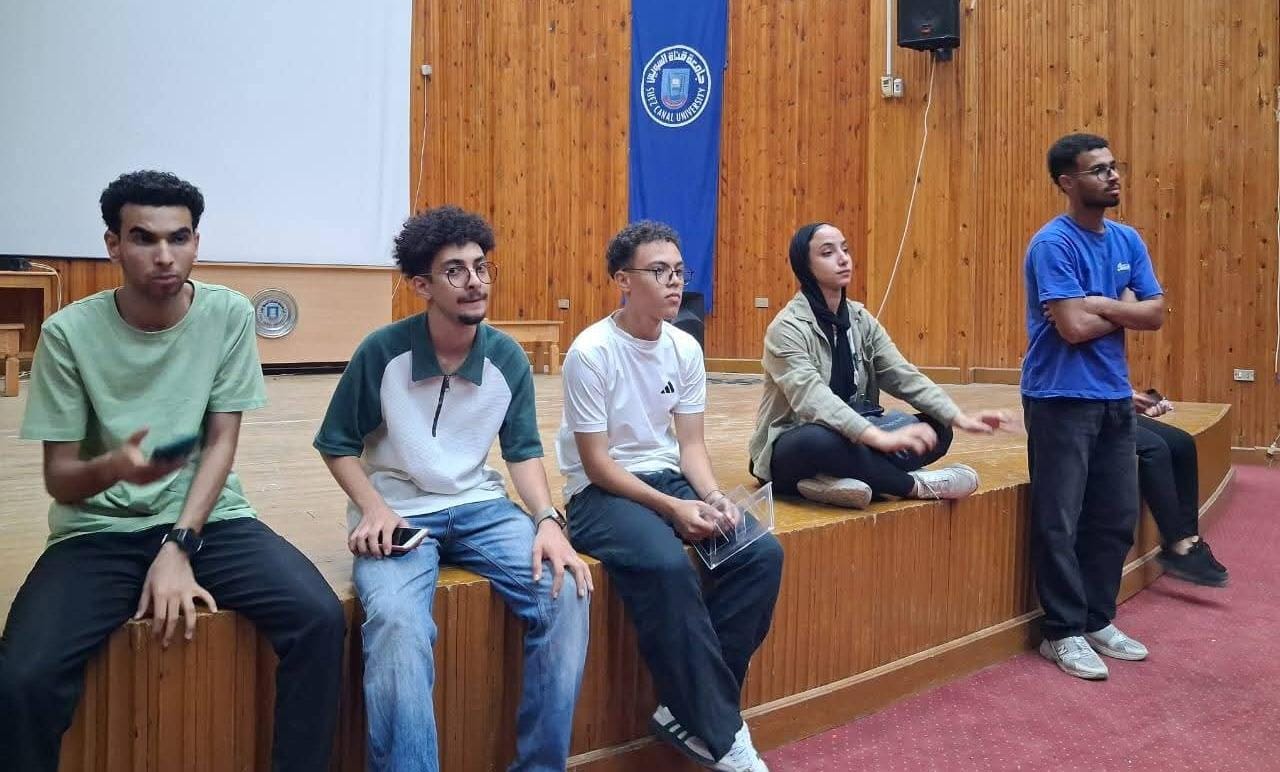 اختتام ورش تعليم الإخراج المسرحي وتقنيات الإضاءة المسرحية بجامعة قناة السويس