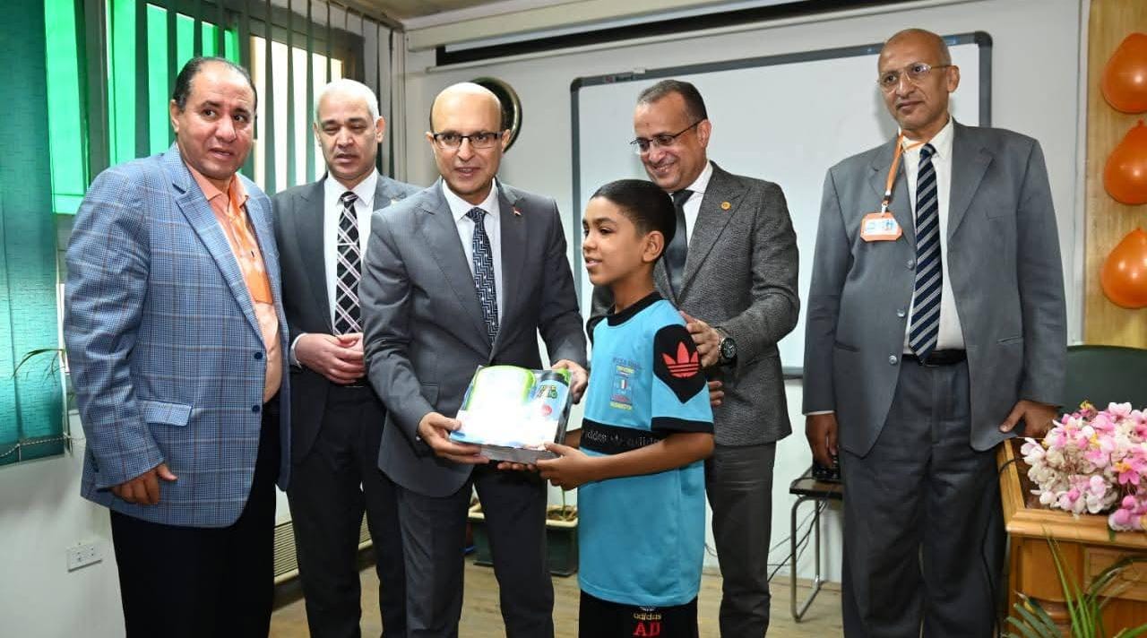 رئيس جامعة أسيوط يشهد احتفالية مستشفى الأطفال الجامعي باليوم العالمي لسلامة المرضى