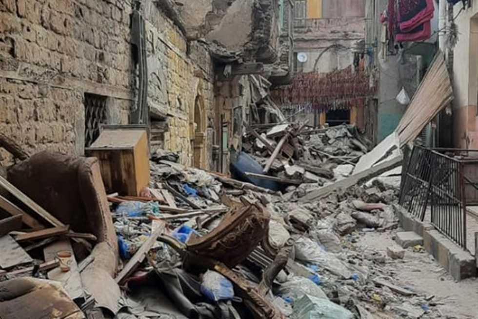 مصرع طفلة وإصابة 5 آخرين من أسرة واحدة إثر انهيار عقار بالمنيا