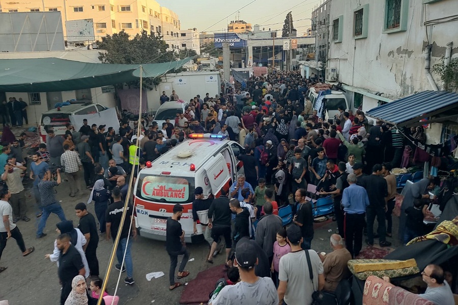 قصف إسرائيلي يستهدف الساحة الخلفية لمستشفى الشفاء غربي غزة