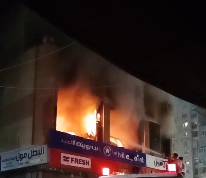 السيطرة علي حريق معرض أدوات منزلية بشبرا الخيمة
