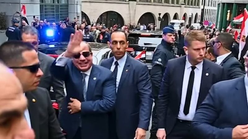 الجالية المصرية فى بروكسل تهتف للرئيس السيسى أثناء توجهه إلى البرلمان الأوروبى