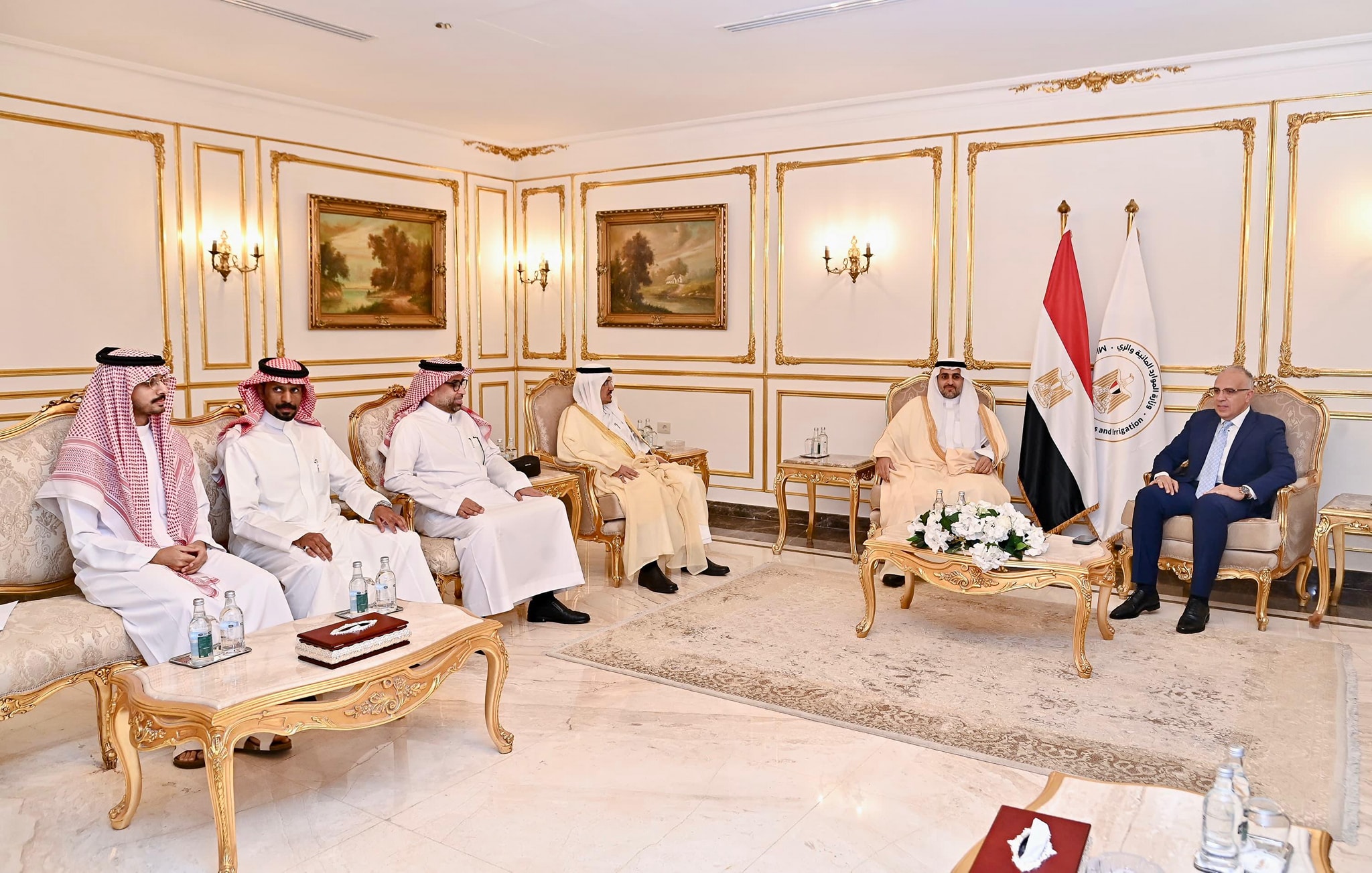 رئيس مجلس الوزراء ووزير الخارجية القطري يستقبل سفير مصر في الدوحة