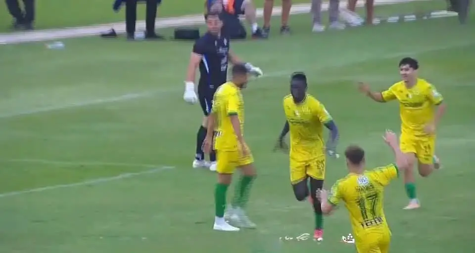 شبيبة القبائل يكتسح الاتحاد المنستيري بثلاثية في دوري أبطال إفريقيا