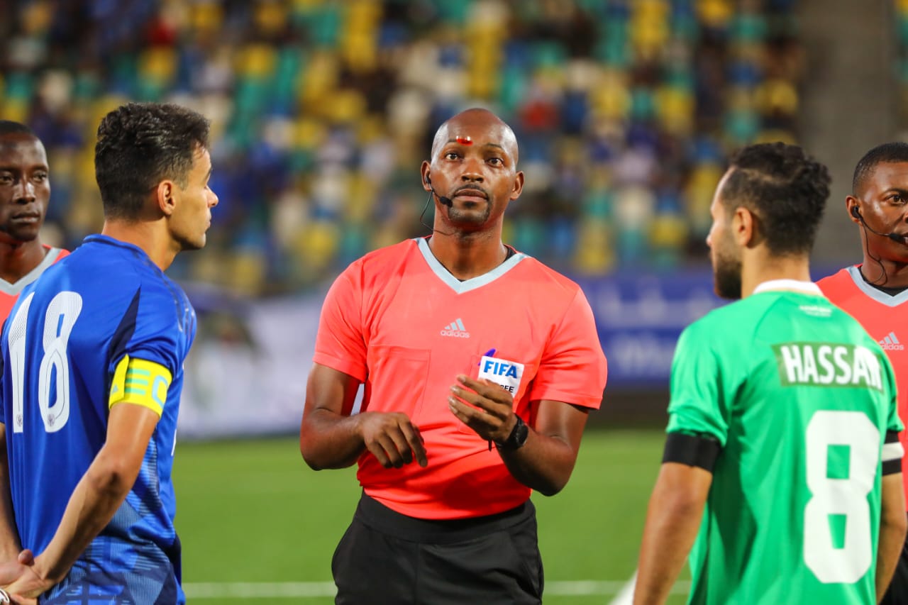 طاقم تحكيم جابوني بقيادة تانجوي ميبيامي لمباراة الاتحاد الليبي والمصري بالكونفيدرالية