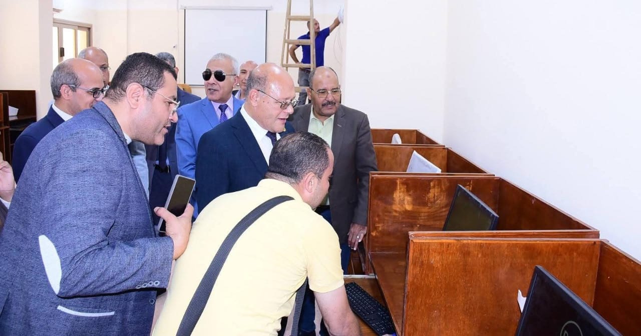 تجهيزات تقنية متطورة فى معامل الحاسب الآلي بجامعة سوهاج الأهلية
